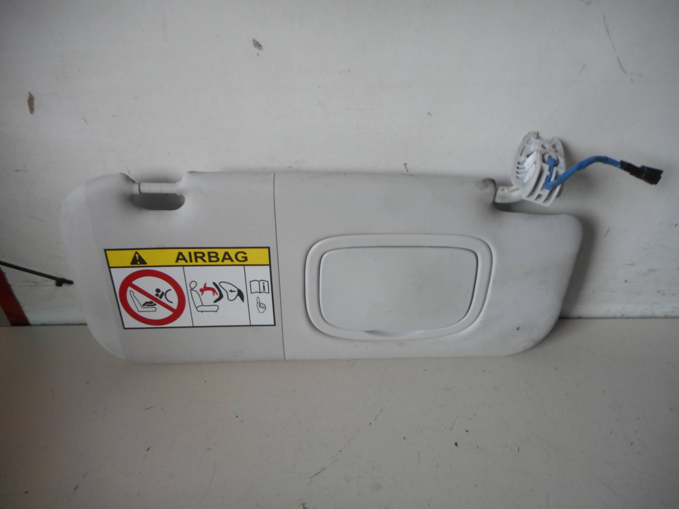 Aletta parasole parabrezza dx.